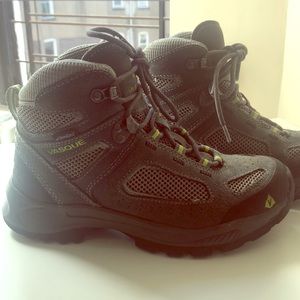 Vasque UltraDry Hiking Boots, big kid’s size 4